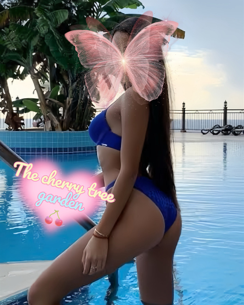 Roxy 3 Ella Thai